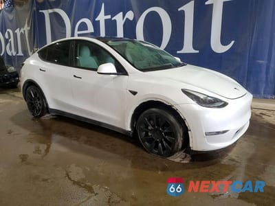 Czwarte zdjęcie samochodu z boku: 2022 TESLA MODEL Y VIN:7SAYGAEE0NF521885 - miniatura