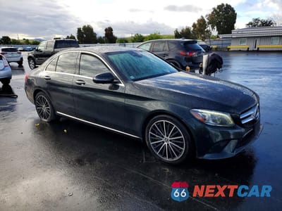 Czwarte zdjęcie samochodu z boku: 2019 MERCEDES-BENZ C 300 VIN:55SWF8DB1KU284017 - miniatura