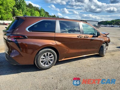 Trzecie zdjęcie samochodu z tyłu: 2024 TOYOTA SIENNA LE 8-PASSENGER VIN:5TDKRKEC1RS194254 - miniatura