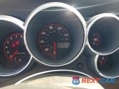 Zdjęcie 9 z 11 samochodu: 2006 TOYOTA COROLLA MATRIX XR VIN:2T1KR30E46C570111 - miniatura