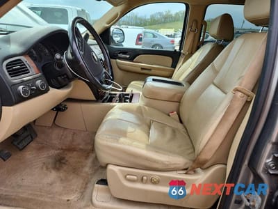 Zdjęcie 7 z 13 samochodu: 2008 CHEVROLET SUBURBAN K1500 LS VIN:3GNFK16398G183781 - miniatura