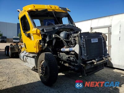 2011 FREIGHTLINER CASCADIA ROLL-OFF CONTAINER TRUCK 1FUJGEDV6BSAX7106 - główne zdjęcie licytacji z USA - miniatura