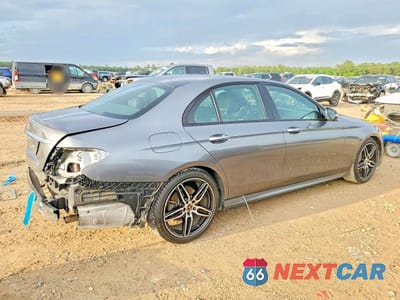Trzecie zdjęcie samochodu z tyłu: 2019 MERCEDES-BENZ E 300 VIN:WDDZF4JB2KA596891 - miniatura
