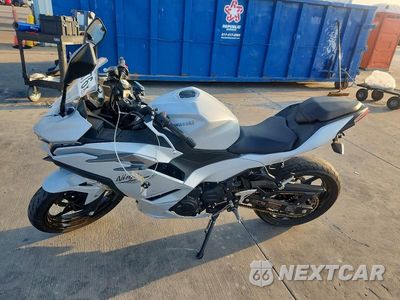 Trzecie zdjęcie samochodu z tyłu: 2024 KAWASAKI EX500 VIN:ML5EXGG13RDA25230 - miniatura