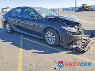 Czwarte zdjęcie samochodu z boku: 2020 TOYOTA CAMRY LE VIN:4T1L11AK6LU975370 - miniatura