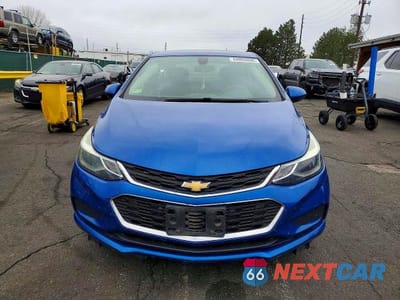 Piąte zdjęcie samochodu w środku: 2018 CHEVROLET CRUZE LT VIN:1G1BE5SM7J7159896 - miniatura