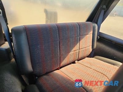 Zdjęcie 10 z 12 samochodu: 2000 JEEP WRANGLER / TJ SPORT VIN:1J4FA49S7YP778103 - miniatura