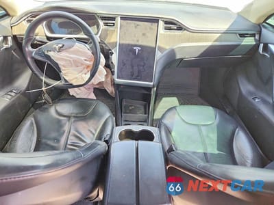 Zdjęcie 8 z 11 samochodu: 2013 TESLA MODEL S VIN:5YJSA1CN4DFP08813 - miniatura