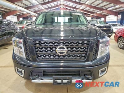 Piąte zdjęcie samochodu w środku: 2019 NISSAN TITAN PRO-4X VIN:1N6AA1E50KN533948 - miniatura