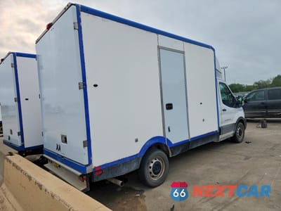 Trzecie zdjęcie samochodu z tyłu: 2022 FORD TRANSIT DELIVERY TRUCK VIN:1FDBW5Z82NKA01719 - miniatura
