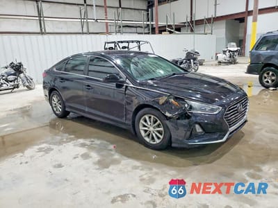 Czwarte zdjęcie samochodu z boku: 2019 HYUNDAI SONATA SE VIN:5NPE24AF5KH735380 - miniatura