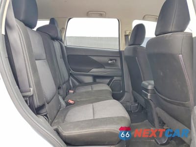 Zdjęcie 11 z 14 samochodu: 2016 MITSUBISHI OUTLANDER ES VIN:JA4AD2A38GZ003435 - miniatura