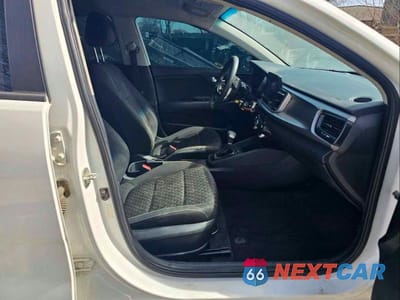 Piąte zdjęcie samochodu w środku: 2022 KIA RIO LX VIN:3KPA24AD6NE496332 - miniatura
