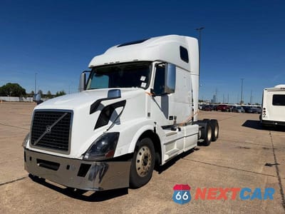 Drugie zdjęcie samochodu z przodu: 2016 VOLVO VN VNL VIN:4V4NC9EH2GN947686 - miniatura
