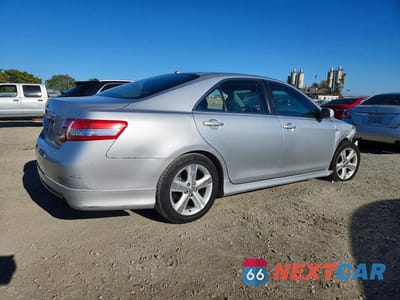 Trzecie zdjęcie samochodu z tyłu: 2010 TOYOTA CAMRY SE VIN:4T1BF3EK5AU051650 - miniatura