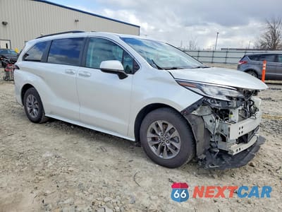 Czwarte zdjęcie samochodu z boku: 2023 TOYOTA SIENNA XLE 8-PASSENGER VIN:5TDYRKEC2PS155941 - miniatura