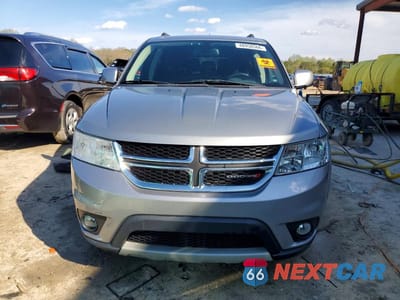 Piąte zdjęcie samochodu w środku: 2019 DODGE JOURNEY SE VIN:3C4PDCBB9KT852372 - miniatura