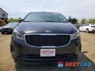 Piąte zdjęcie samochodu w środku: 2018 KIA SEDONA LX VIN:KNDMB5C12J6395763 - miniatura