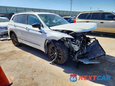 Czwarte zdjęcie samochodu z boku: 2022 VOLKSWAGEN TIGUAN SE R-LINE BLACK VIN:3VVCB7AX3NM110283 - miniatura