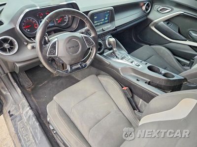 Zdjęcie 8 z 12 samochodu: 2017 CHEVROLET CAMARO VIN:1G1FB1RX9H0128445 - miniatura