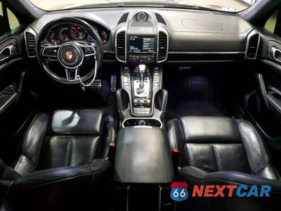 Zdjęcie 8 z 13 samochodu: 2016 PORSCHE CAYENNE GTS VIN:WP1AD2A28GLA80305 - miniatura