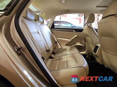 Zdjęcie 10 z 12 samochodu: 2016 VOLKSWAGEN PASSAT SE VIN:1VWBT7A32GC047974 - miniatura