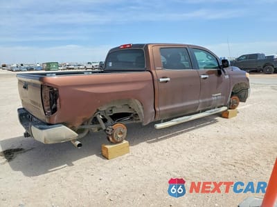 Trzecie zdjęcie samochodu z tyłu: 2016 TOYOTA TUNDRA CREWMAX LIMITED VIN:5TFFW5F19GX206280 - miniatura