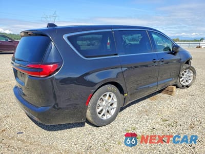 Trzecie zdjęcie samochodu z tyłu: 2023 CHRYSLER PACIFICA TOURING L VIN:2C4RC1BG7PR553355 - miniatura