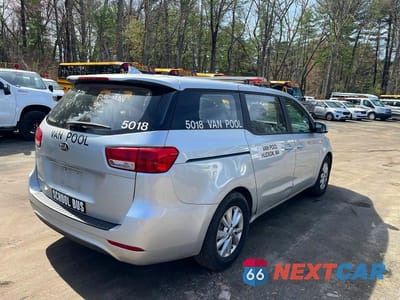 Czwarte zdjęcie samochodu z boku: 2018 KIA SEDONA L VIN:KNDMA5C1XJ6403384 - miniatura