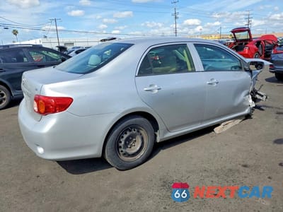 Trzecie zdjęcie samochodu z tyłu: 2010 TOYOTA COROLLA LE VIN:1NXBU4EE0AZ182751 - miniatura