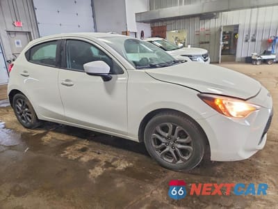 Czwarte zdjęcie samochodu z boku: 2020 TOYOTA YARIS HATCHBACK LE VIN:3MYDLBJV5LY701028 - miniatura