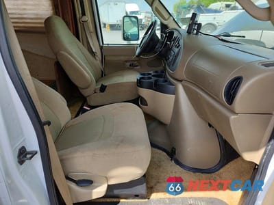 Piąte zdjęcie samochodu w środku: 2008 FORD ECONOLINE E450 SUPER DUTY CUTAWAY VAN RV VIN:1FDXE45S98DB58872 - miniatura