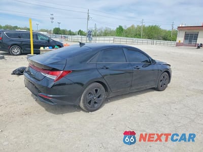 Trzecie zdjęcie samochodu z tyłu: 2022 HYUNDAI ELANTRA SEL VIN:5NPLS4AG9NH057530 - miniatura