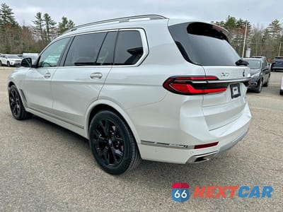 Trzecie zdjęcie samochodu z tyłu: 2024 BMW X7 XDRIVE40I VIN:5UX23EM03R9U24321 - miniatura