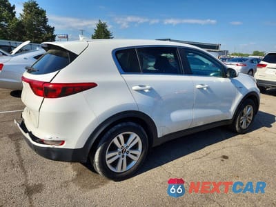 Trzecie zdjęcie samochodu z tyłu: 2017 KIA SPORTAGE LX VIN:KNDPMCAC7H7111970 - miniatura