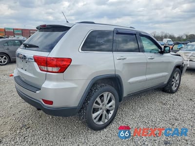 Trzecie zdjęcie samochodu z tyłu: 2013 JEEP GRAND CHEROKEE LAREDO VIN:1C4RJFAG0DC572807 - miniatura