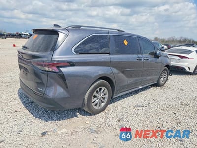 Trzecie zdjęcie samochodu z tyłu: 2025 TOYOTA SIENNA XLE 7-PASSENGER VIN:5TDYSKFCXSS211443 - miniatura