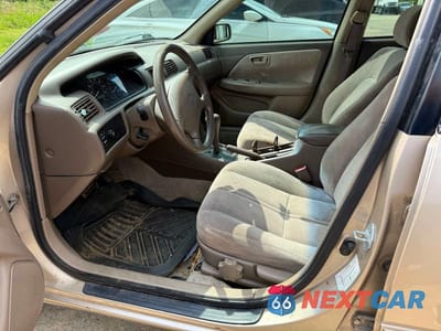 Zdjęcie 11 z 12 samochodu: 1999 TOYOTA CAMRY LE VIN:4T1BG22KXXU896076 - miniatura