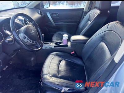 Piąte zdjęcie samochodu w środku: 2010 NISSAN ROGUE S VIN:JN8AS5MV6AW110829 - miniatura