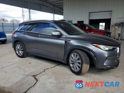 Czwarte zdjęcie samochodu z boku: 2020 INFINITI QX50 LUXE VIN:3PCAJ5M18LF103593 - miniatura