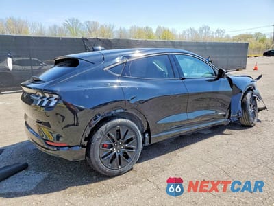 Trzecie zdjęcie samochodu z tyłu: 2025 FORD MUSTANG MACH-E PREMIUM VIN:3FMTK3SU7SMA12036 - miniatura