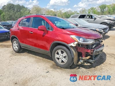 Czwarte zdjęcie samochodu z boku: 2020 CHEVROLET TRAX 1LT VIN:3GNCJLSB8LL188419 - miniatura