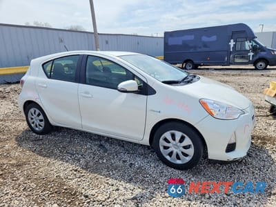 Czwarte zdjęcie samochodu z boku: 2014 TOYOTA PRIUS C TWO VIN:JTDKDTB39E1562549 - miniatura