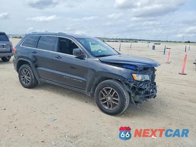 Czwarte zdjęcie samochodu z boku: 2018 JEEP GRAND CHEROKEE LAREDO VIN:1C4RJEAG2JC455414 - miniatura