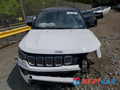Piąte zdjęcie samochodu w środku: 2025 JEEP COMPASS LIMITED VIN:3C4NJDCN4ST601192 - miniatura