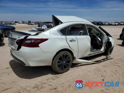 Trzecie zdjęcie samochodu z tyłu: 2017 NISSAN ALTIMA 2.5 SR VIN:1N4AL3AP4HC489673 - miniatura