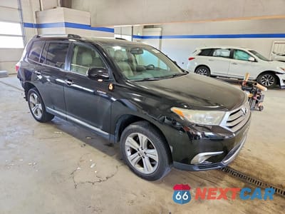 Czwarte zdjęcie samochodu z boku: 2013 TOYOTA HIGHLANDER LIMITED VIN:5TDDK3EH0DS224528 - miniatura