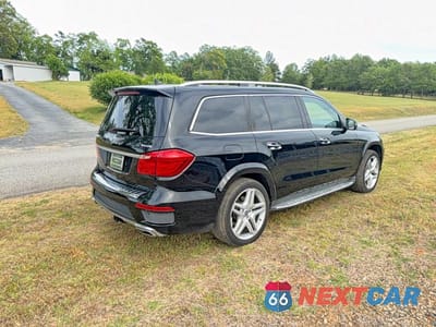 Czwarte zdjęcie samochodu z boku: 2014 MERCEDES-BENZ GL 550 4MATIC VIN:4JGDF7DE8EA400822 - miniatura