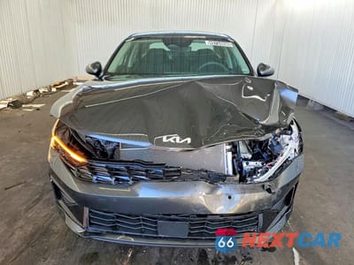 Piąte zdjęcie samochodu w środku: 2026 KIA K5 LXS VIN:KNAG24J73T5476002 - miniatura