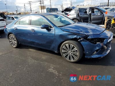 Czwarte zdjęcie samochodu z boku: 2023 MERCEDES-BENZ CLA 250 VIN:W1K5J4GB8PN404572 - miniatura